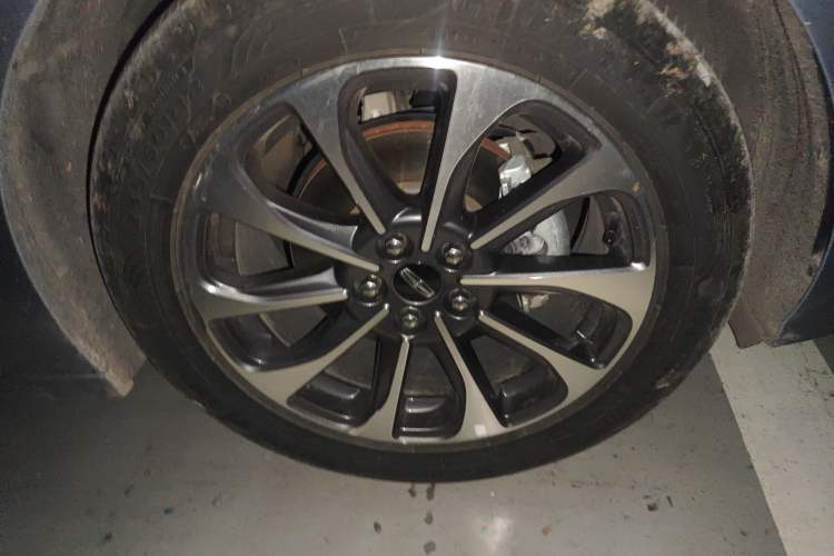 Used Lincoln Z 2022 iXiang Luxury Edition Right Front Wheel Hub