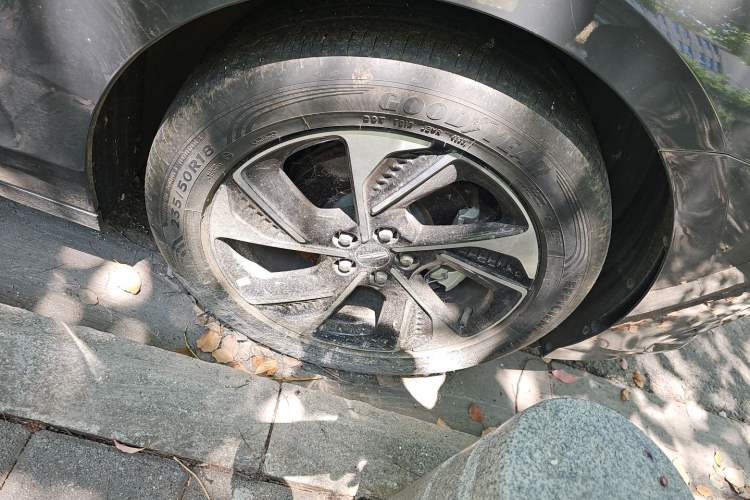 Used Lincoln Z 2022 iKoo Luxury Edition Right Front Wheel Hub