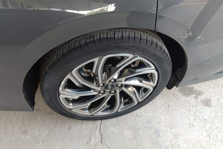 Used Lincoln Z 2022 iEnjoy Luxury Edition Right Rear Wheel Hub