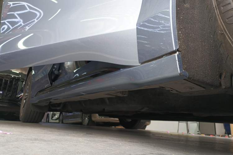Used Lincoln Z 2022 iXiang Luxury Edition Right Side Sill
