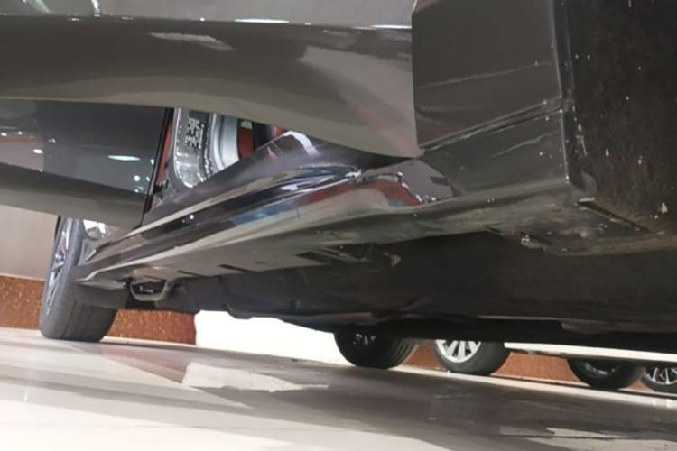 Used Lincoln Z 2022 iXiang Luxury Edition Right Side Sill