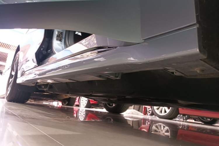 Used Lincoln Z 2022 iXiang Luxury Edition Right Side Sill