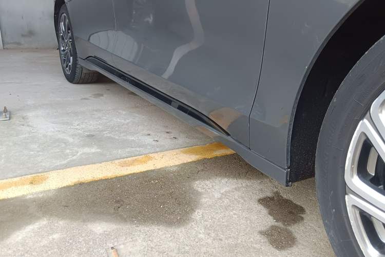 Used Lincoln Z 2022 iEnjoy Luxury Edition Right Side Sill