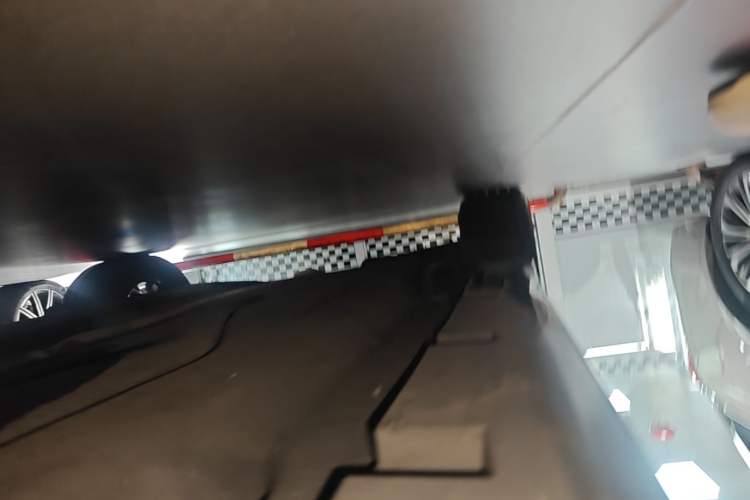 Used Lincoln Z 2022 iXiang Luxury Edition Right Side Sill