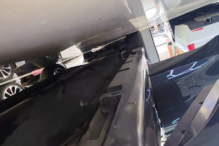 Used Lincoln Z 2022 iXiang Luxury Edition Right Side Sill