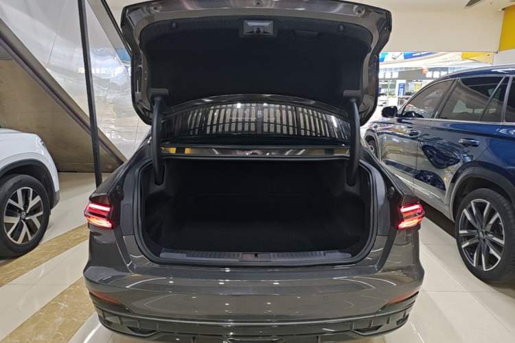 Used Lincoln Z 2022 iKoo Luxury Edition Trunk