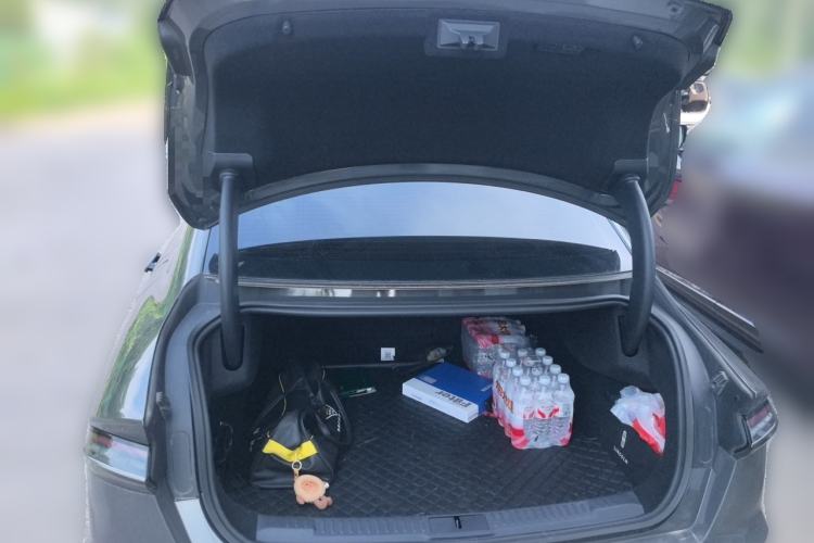 Used Lincoln Z 2022 iXiang Luxury Edition Trunk