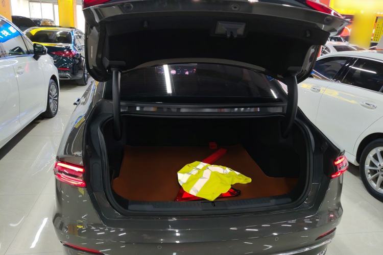 Used Lincoln Z 2022 iXiang Deluxe Edition Trunk