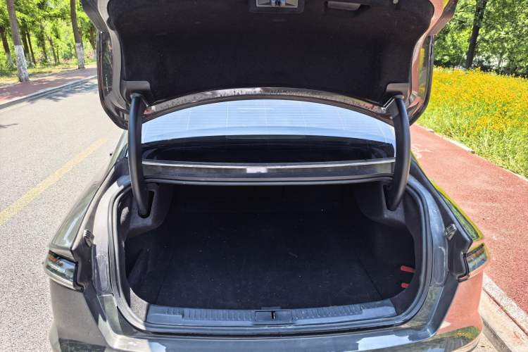 Used Lincoln Z 2022 Facelift iEnjoy Deluxe Edition Trunk