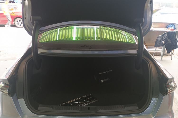 Used Lincoln Z 2022 iXiang Luxury Edition Trunk