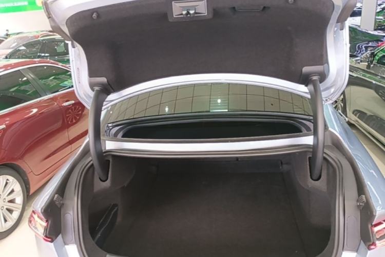 Used Lincoln Z 2022 iXiang Luxury Edition Trunk