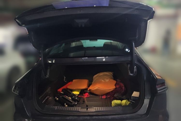 Used Lincoln Z 2022 iXiang Luxury Edition Trunk