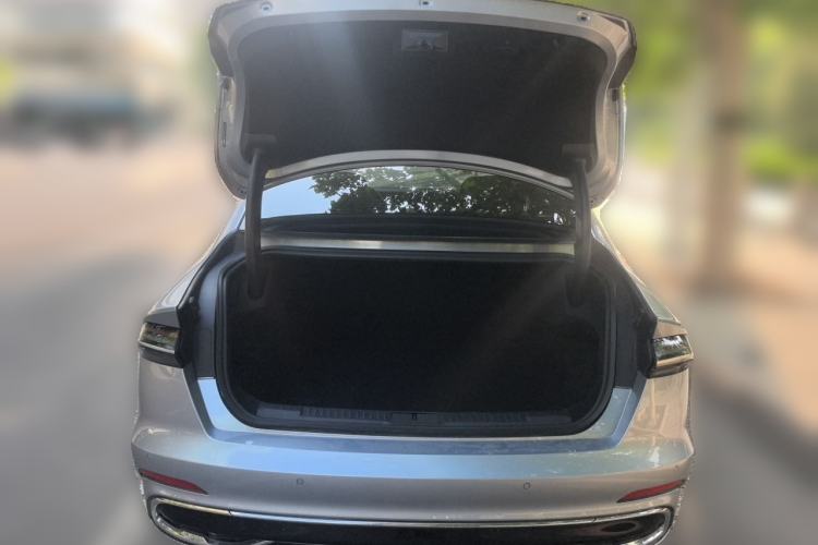 Used Lincoln Z 2022 iXiang Luxury Edition Trunk