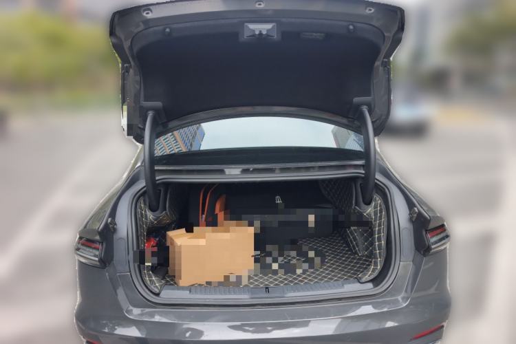 Used Lincoln Z 2022 iXiang Luxury Edition Trunk