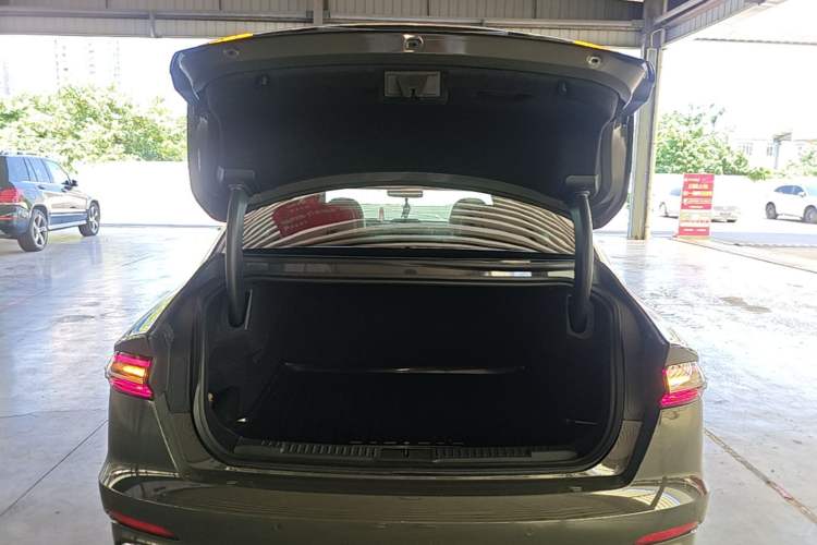 Used Lincoln Z 2022 iEnjoy Luxury Edition Trunk