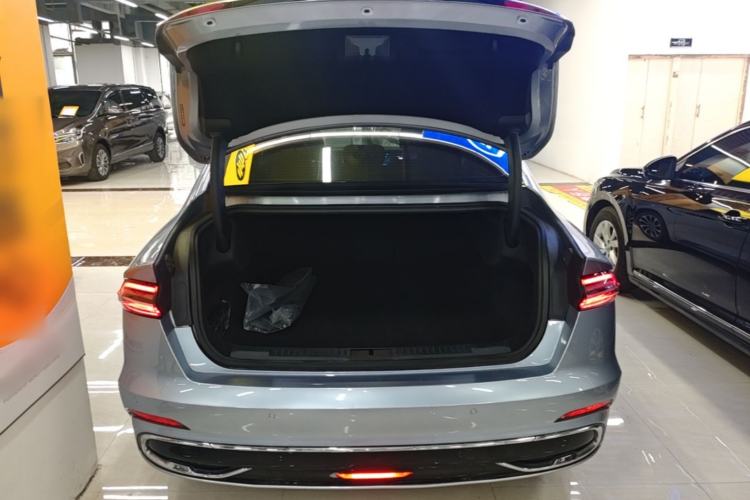 Used Lincoln Z 2022 iXiang Luxury Edition Trunk