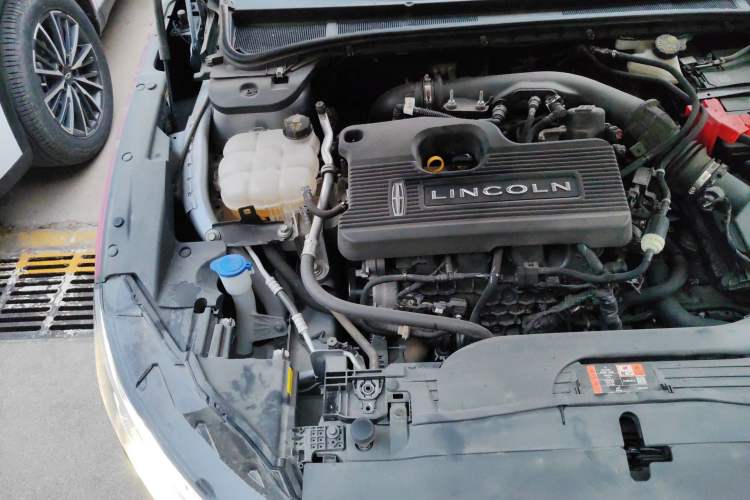 Used Lincoln Z 2022 iXiang Zunyi Edition Engine Bay Right