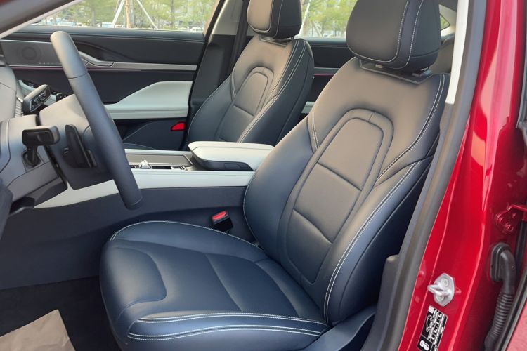 Used Lincoln Z 2022 iKoo Deluxe Edition Left Front Seat