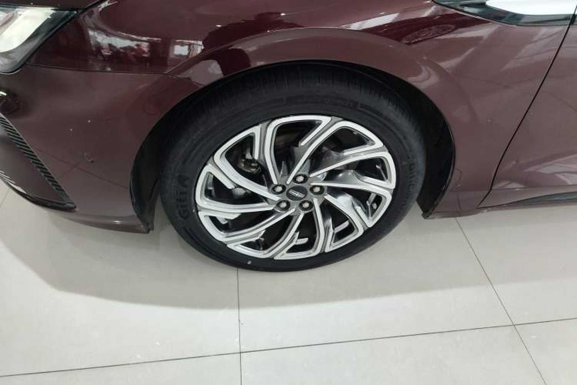 Used Lincoln Z 2022 iEnjoy Luxury Edition Left Front Wheel Hub