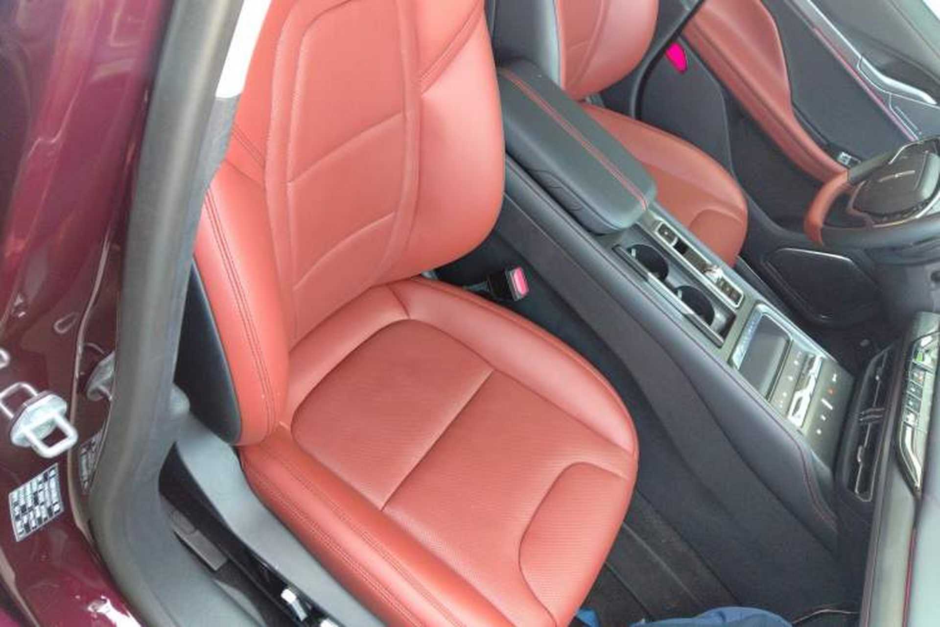 Used Lincoln Z 2022 iXiang Deluxe Edition Right Front Seat