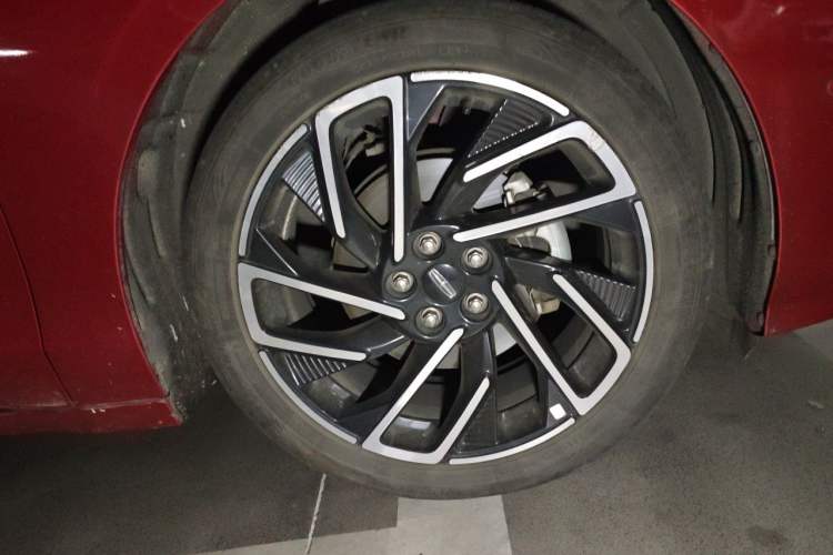 Used Lincoln Z 2022 iCool Luxury Edition Right Front Wheel Hub