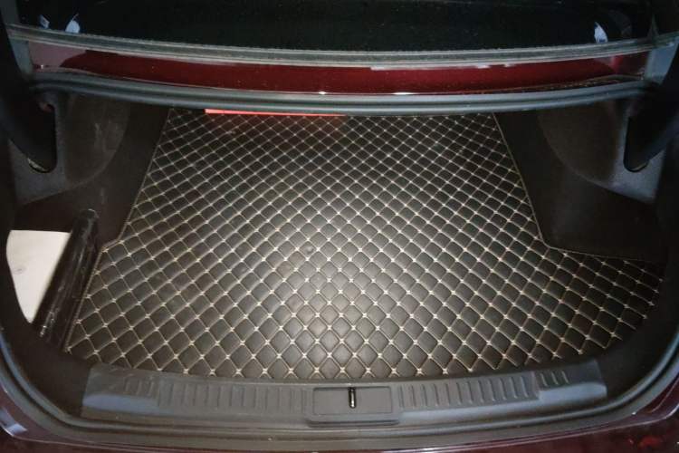 Used Lincoln Z 2022 iXiang Deluxe Edition Trunk