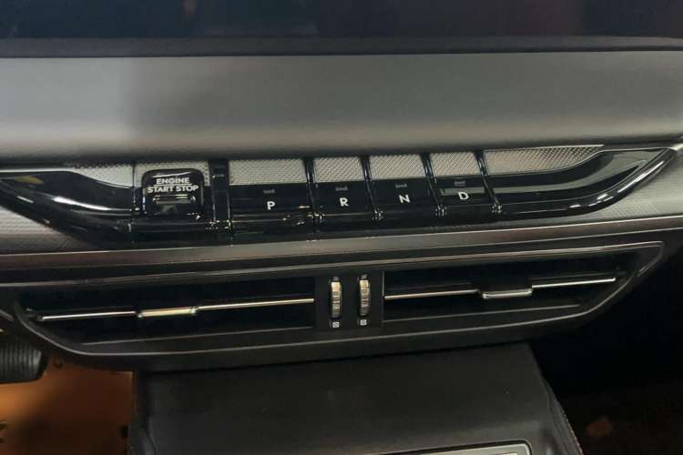 Used Lincoln Z 2022 iXiang Luxury Edition Gear Lever