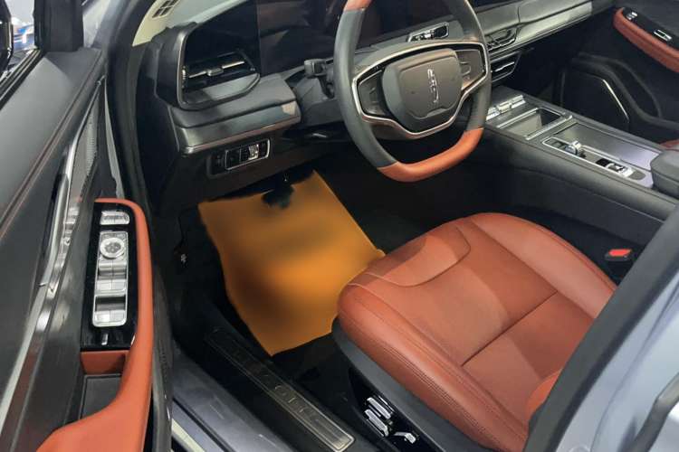 Used Lincoln Z 2022 iXiang Luxury Edition Left Front Seat