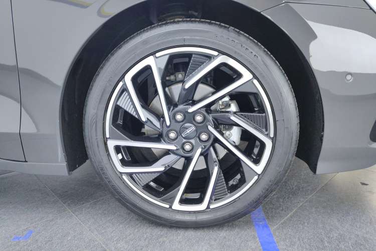 Used Lincoln Z 2022 iKoo Luxury Edition Left Front Wheel Hub