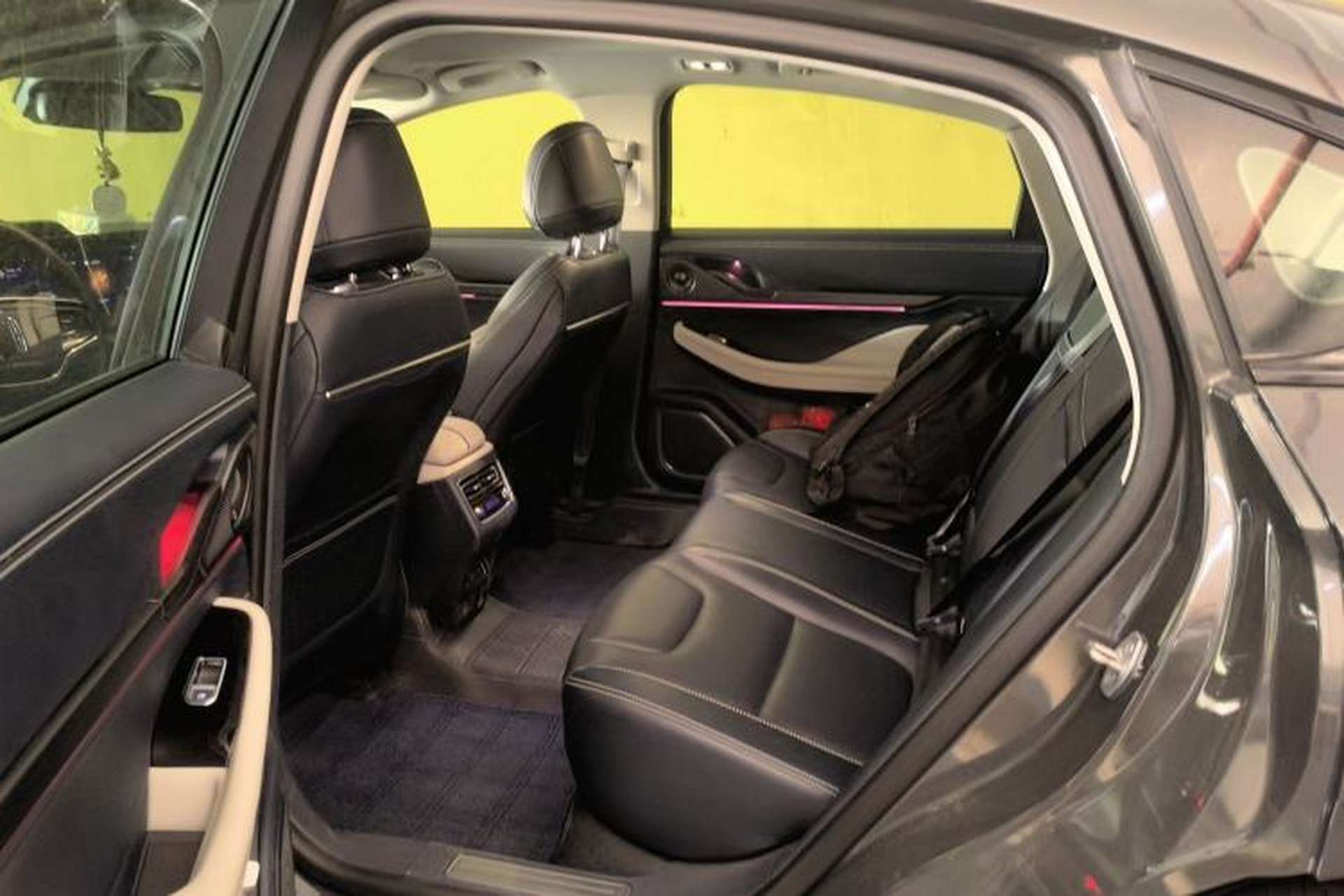 Used Lincoln Z 2022 iCool Luxury Edition Left Rear Seat