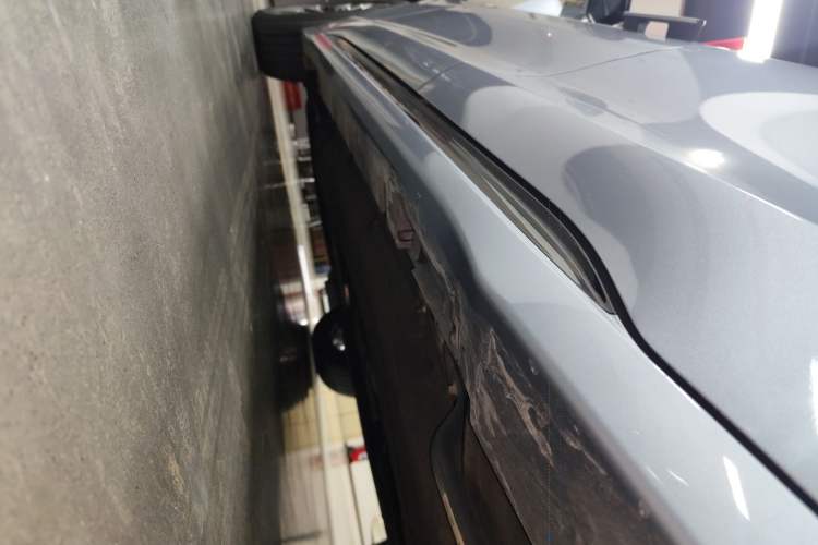 Used Lincoln Z 2022 iXiang Deluxe Edition Left Side Sill