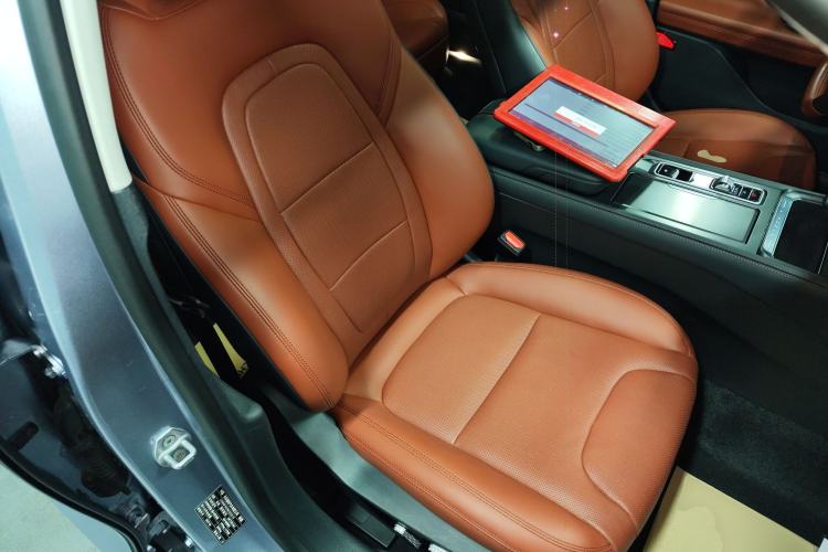 Used Lincoln Z 2022 iXiang Deluxe Edition Right Front Seat