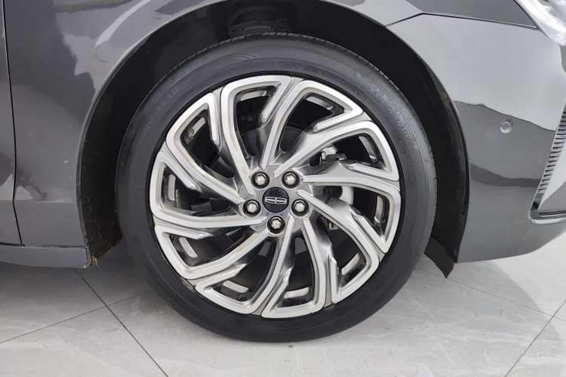Used Lincoln Z 2022 Facelift iEnjoy Luxury Edition Right Front Wheel Hub