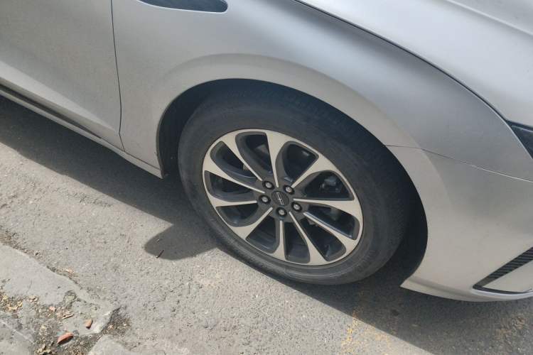 Used Lincoln Z 2022 iXiang Luxury Edition Right Front Wheel Hub