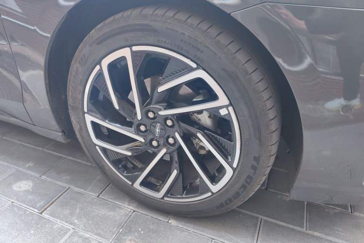 Used Lincoln Z 2022 iKoo Luxury Edition Right Front Wheel Hub