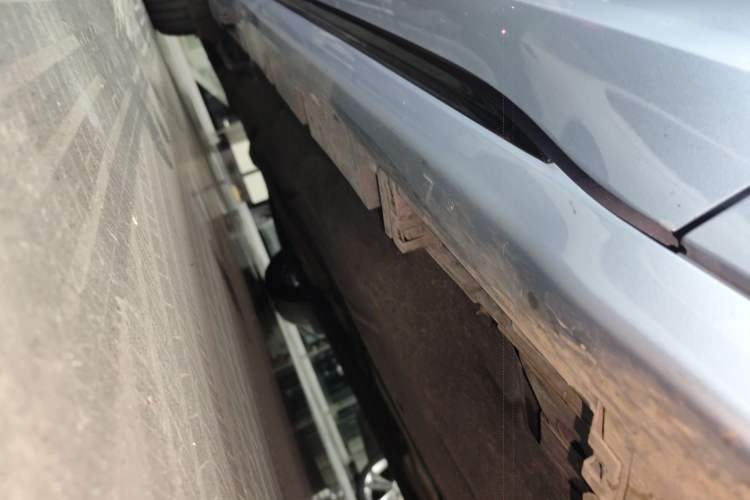 Used Lincoln Z 2022 iXiang Deluxe Edition Right Side Sill