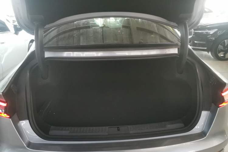 Used Lincoln Z 2022 Facelift iEnjoy Luxury Edition Trunk
