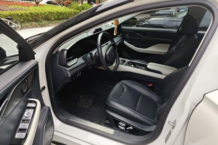 Used Lincoln Z 2022 iCool Luxury Edition Driver Seat