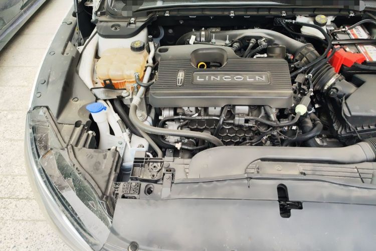 Used Lincoln Z 2022 iEnjoy Luxury Edition Engine Bay Right