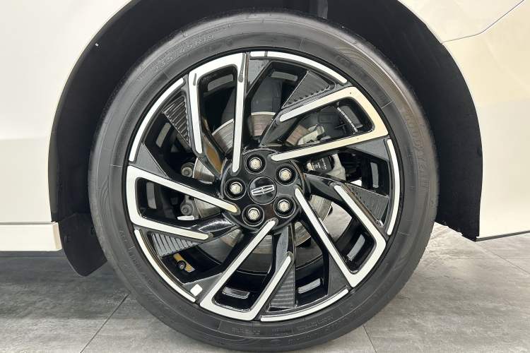 Used Lincoln Z 2022 iCool Luxury Edition Exterior 9