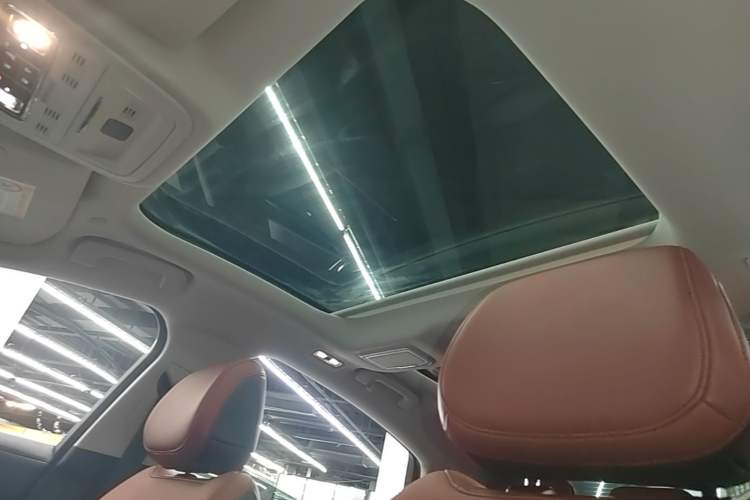 Used Lincoln Z 2022 Facelift iEnjoy Luxury Edition Headliner