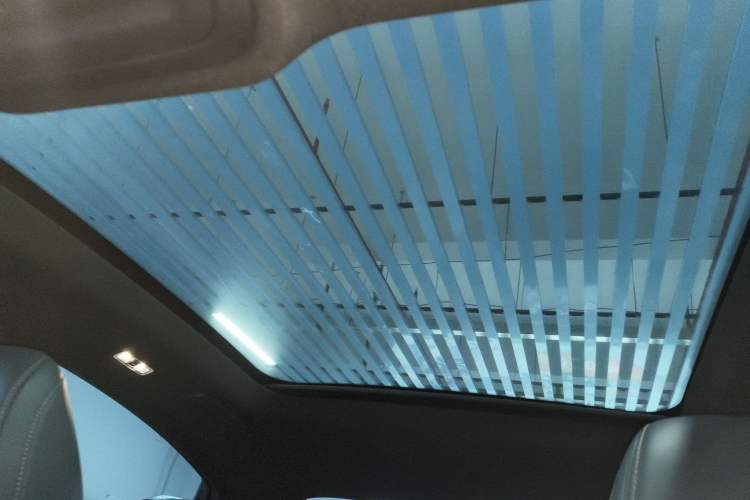 Used Lincoln Z 2022 Facelift iCool Deluxe Edition Headliner