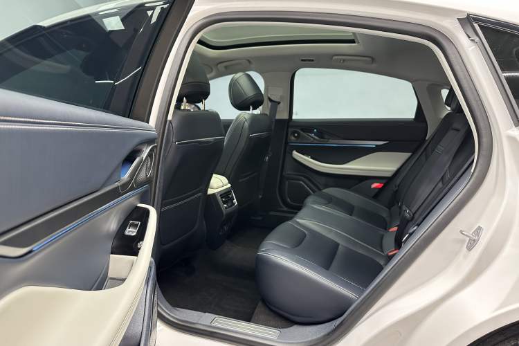 Used Lincoln Z 2022 iCool Luxury Edition Interior 3