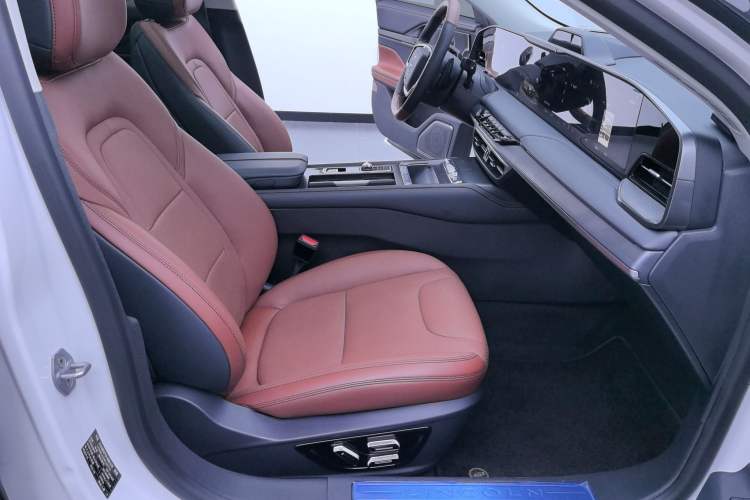 Used Lincoln Z 2022 Facelift iEnjoy Luxury Edition Interior 4