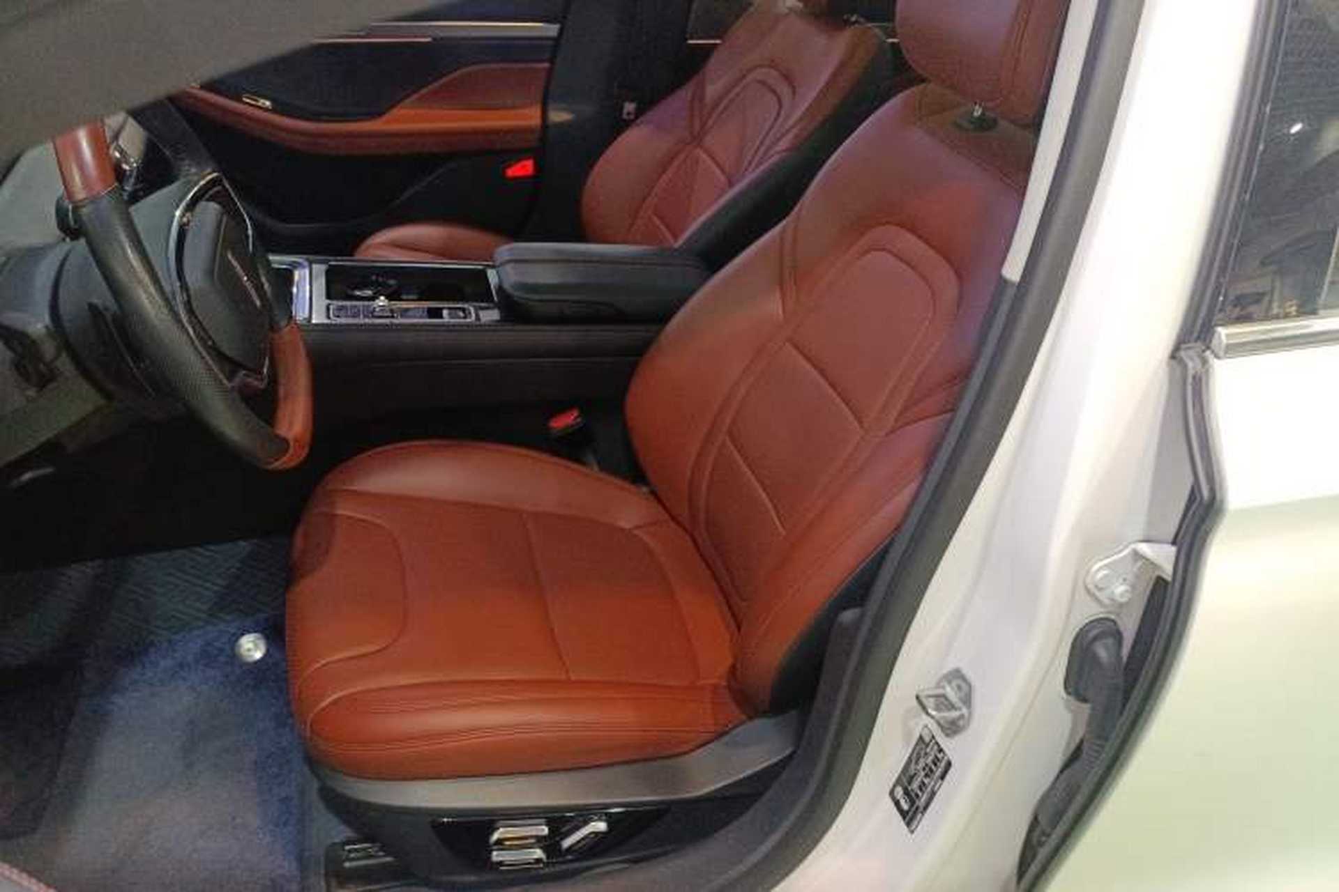 Used Lincoln Z 2022 iXiang Deluxe Edition Left Front Seat
