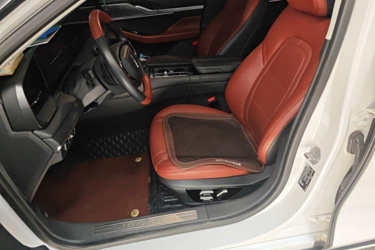 Used Lincoln Z 2022 iXiang Deluxe Edition Left Front Seat