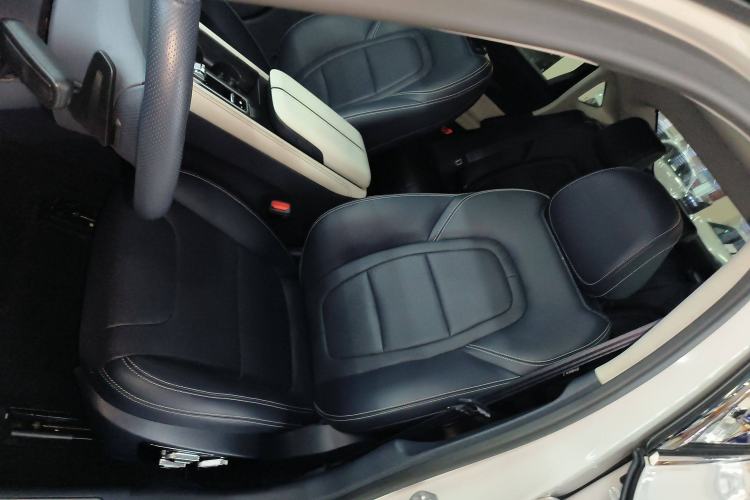 Used Lincoln Z 2022 iKoo Deluxe Edition Left Front Seat
