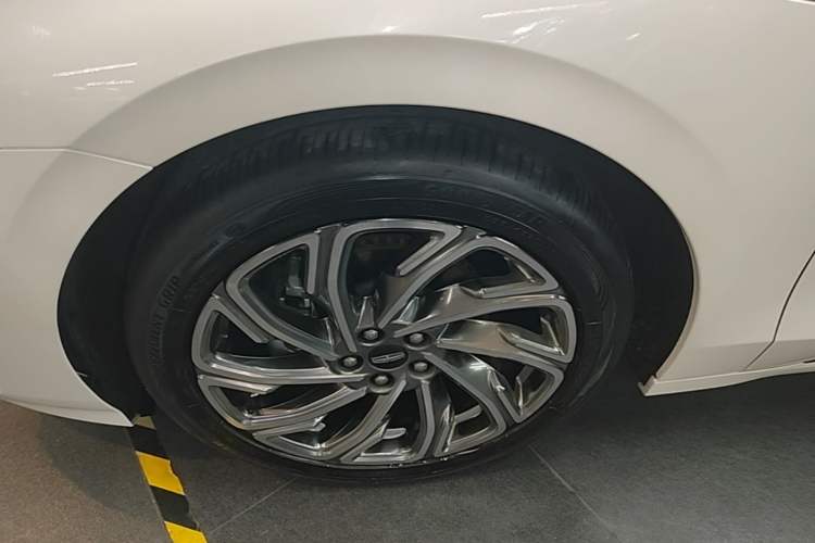 Used Lincoln Z 2022 Facelift iEnjoy Luxury Edition Left Front Wheel Hub