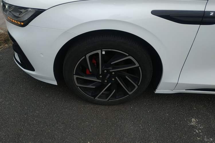 Used Lincoln Z 2022 Restyled iCool Prestige Edition Left Front Wheel Hub
