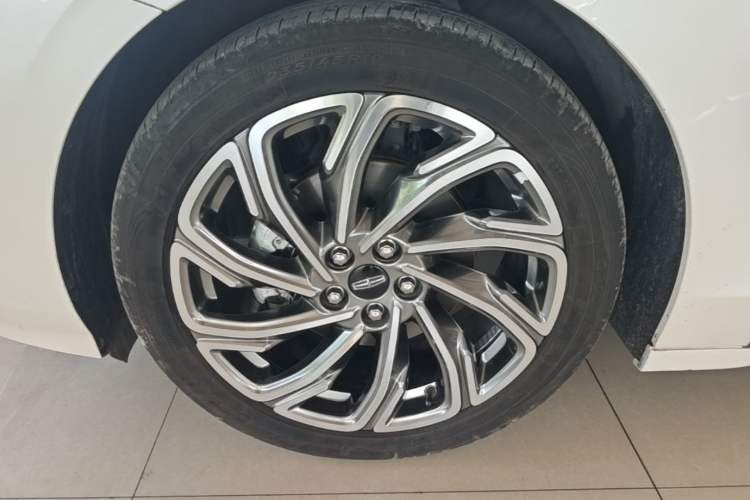 Used Lincoln Z 2022 iEnjoy Prestige Edition Left Front Wheel Hub
